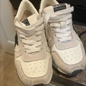 Vintage Havana White and Gray Athletic Shoes